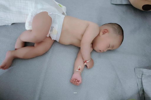 德阳宝宝先长上牙还是下牙